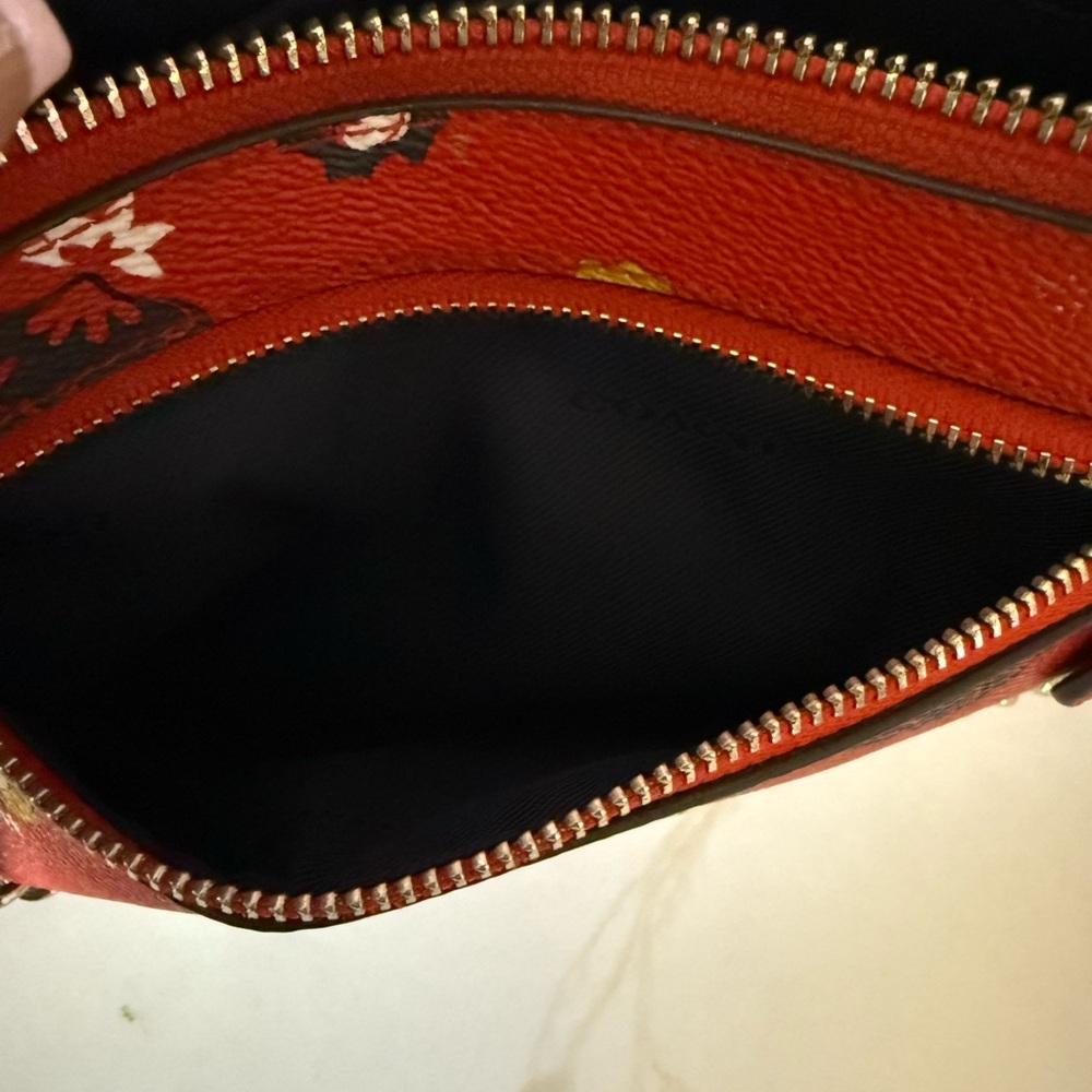Coach Red Floral bag no callouts with hangtag - Picture 7 of 9